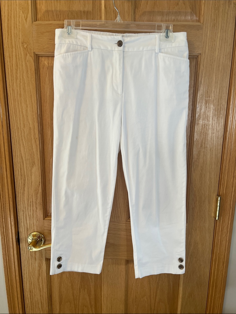 Laura Scott White Cropped Capri Pants with Buttons at hemline